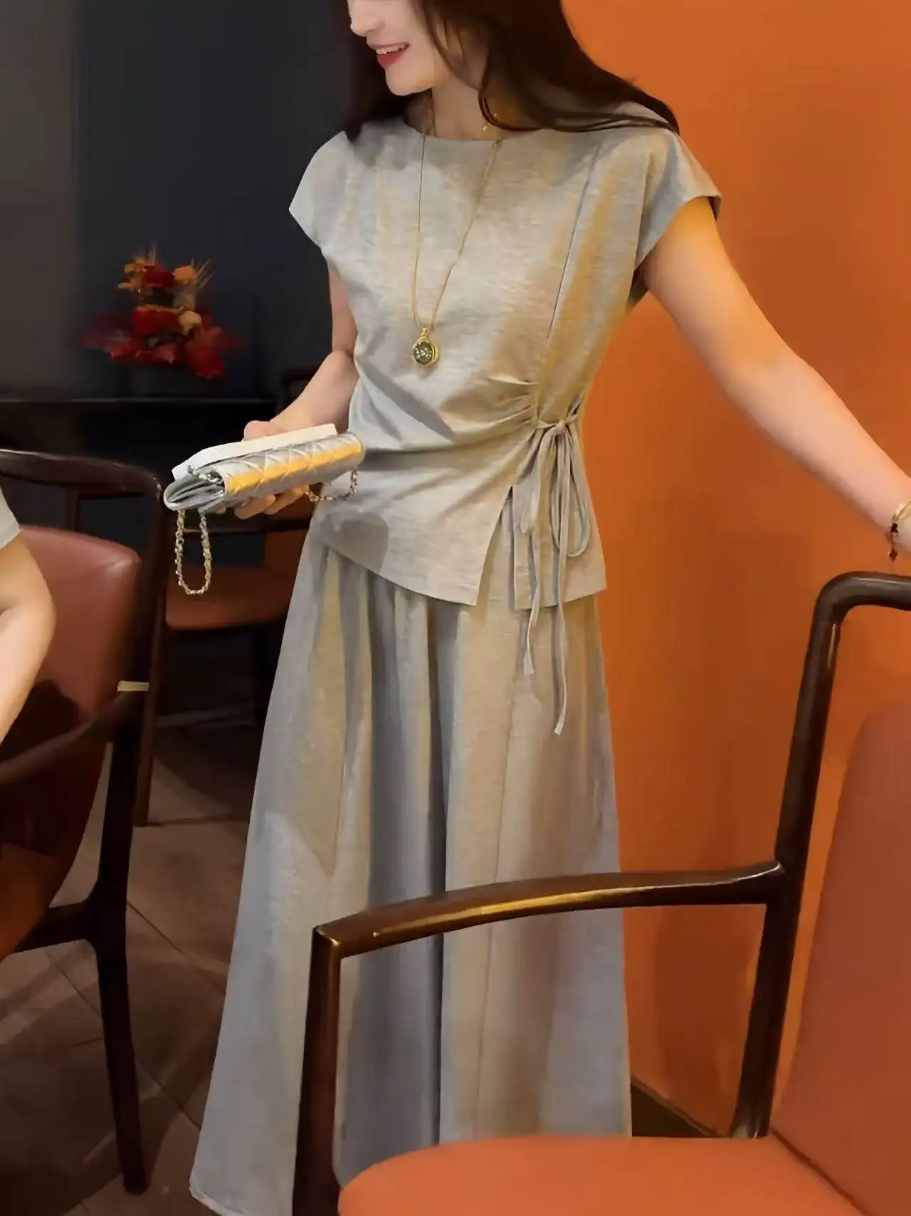 Unique Beautiful Asymmetrical Short Sleeve T-Shirt And Skirt Set Fashionable Breathable Women's Spring Summer Two-Piece Suit
Unique Beautiful Asymmetrical Short Sleeve T-Shirt And Skirt Set Fashionable Breathable Women's Spring Summer Two-Piece Suit
