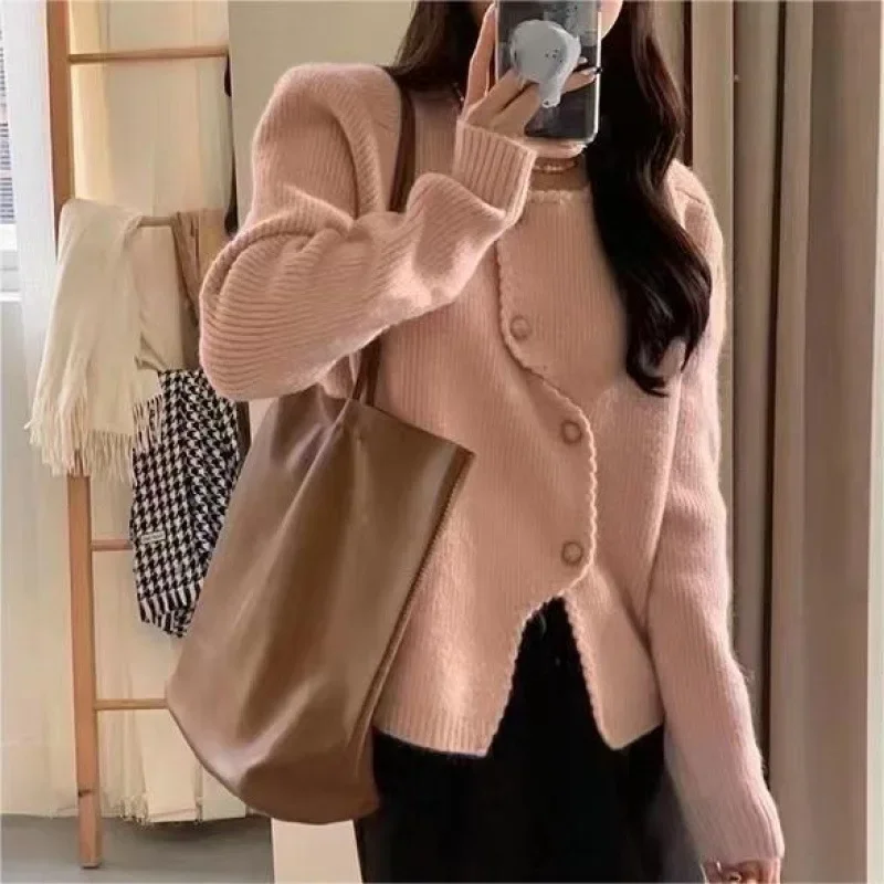 Fashionable and Comfortable 2024 Women's Sweater with Small Fragrance Style and Irregular Long Sleeves for Autumn and Winter
Fashionable and Comfortable 2024 Women's Sweater with Small Fragrance Style and Irregular Long Sleeves for Autumn and Winter