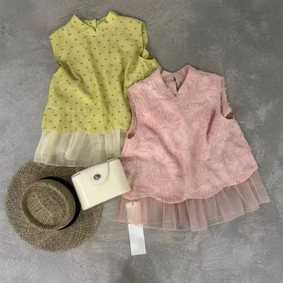 New Chinese Style Sleeveless Tassel Embroidered Mesh Vest Top Women's Summer New Splicing Design Mid-Length Shirt
New Chinese Style Sleeveless Tassel Embroidered Mesh Vest Top Women's Summer New Splicing Design Mid-Length Shirt