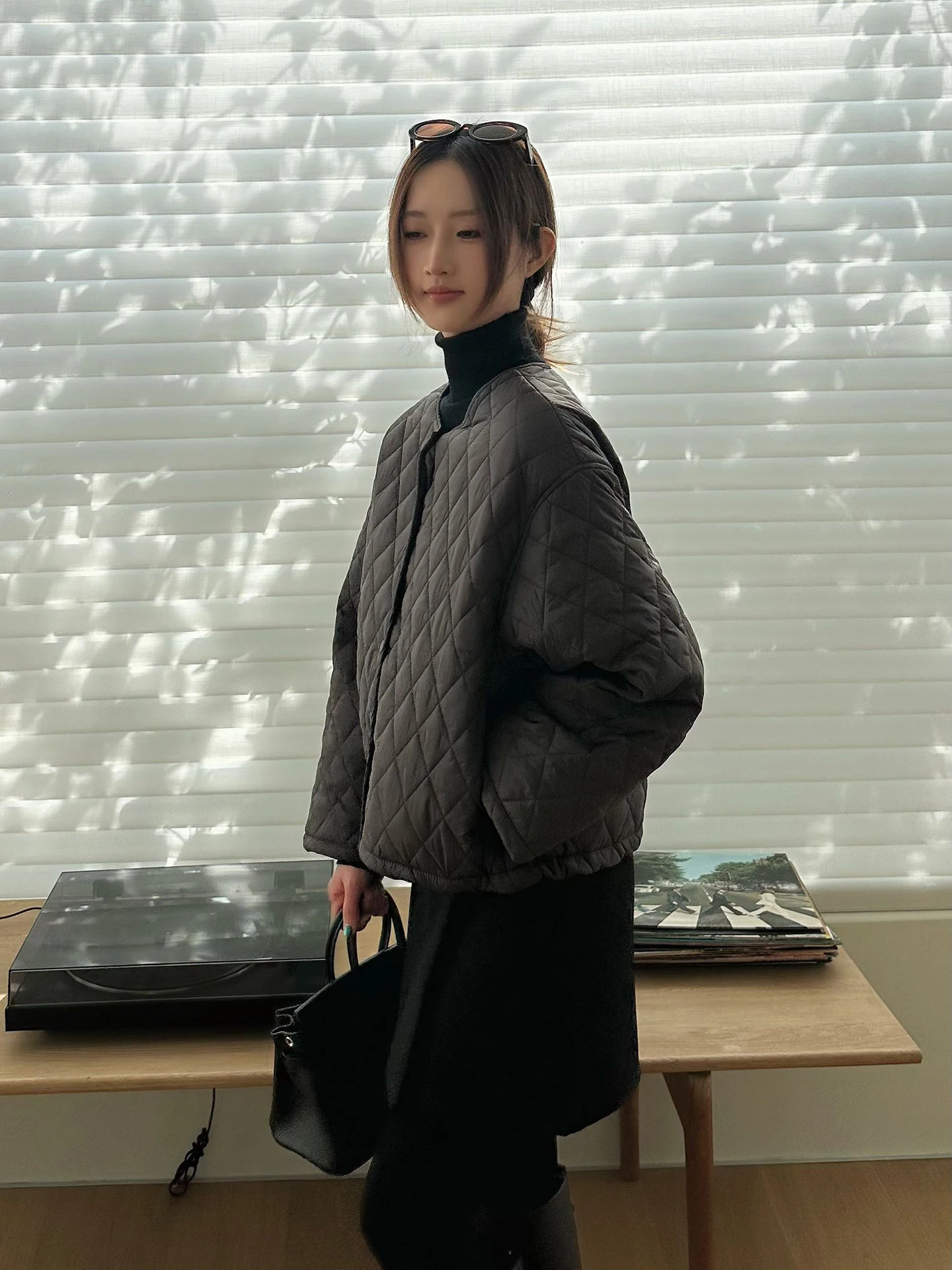 Легкая женская стеганая куртка Cact с круглым вырезом, однотонная, теплая, из хлопка, верхняя одежда из стеганого нейлона, зимнее пальто
Легкая женская стеганая куртка Cact с круглым вырезом, однотонная, теплая, из хлопка, верхняя одежда из стеганого нейлона, зимнее пальто