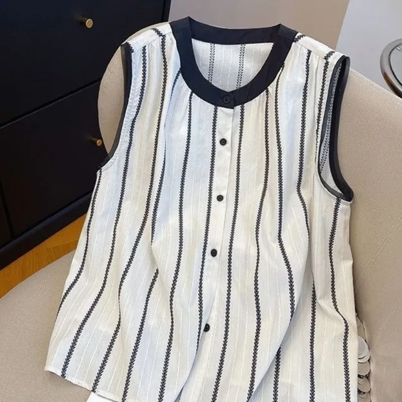 Striped Thin Sleeveless Japanese Vest Shirt for Women 2025 Summer New Blusas De Mujer Y2k O-neck Single Breasted Blouses
Striped Thin Sleeveless Japanese Vest Shirt for Women 2025 Summer New Blusas De Mujer Y2k O-neck Single Breasted Blouses