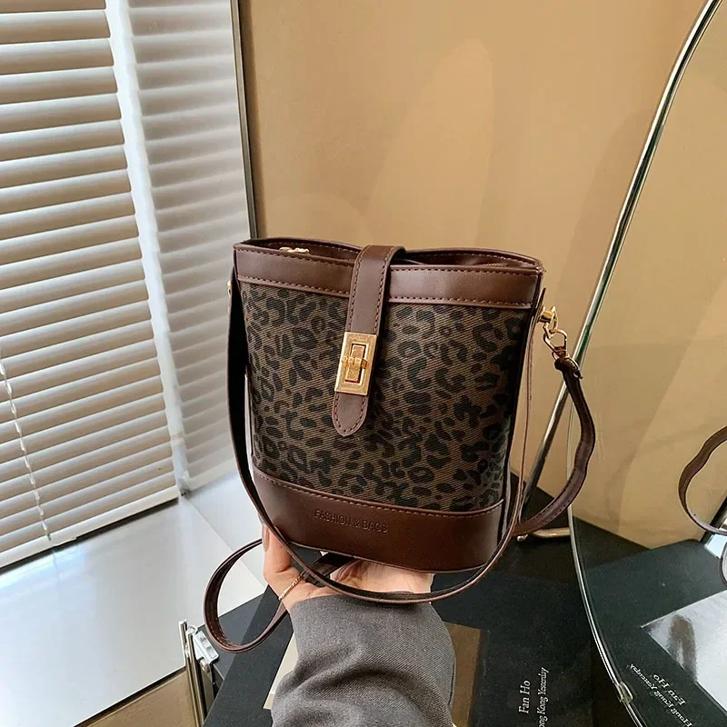 2025 Women's New Archive Leopard Print Convertible Handheld/Crossbody Bag - Daily Commute Shopping Essentials for Ladies
2025 Women's New Archive Leopard Print Convertible Handheld/Crossbody Bag - Daily Commute Shopping Essentials for Ladies