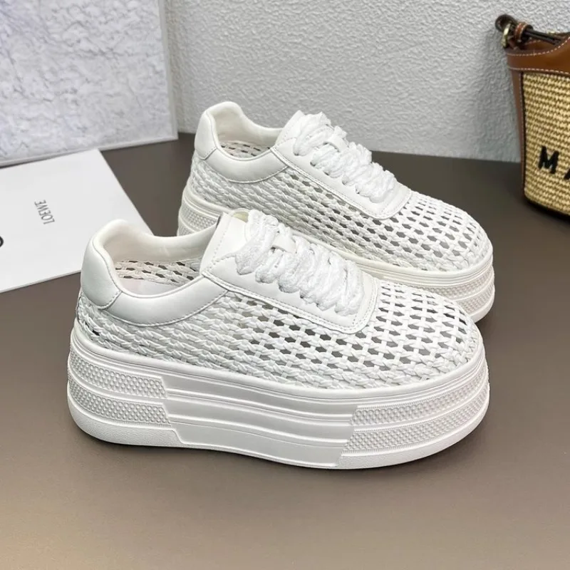 Women's Low Cut Breathable Hollow Out Sneakers Summer Fashion Casual Shoes Thick Bottom Lightweight Versatile Plain Color
Women's Low Cut Breathable Hollow Out Sneakers Summer Fashion Casual Shoes Thick Bottom Lightweight Versatile Plain Color