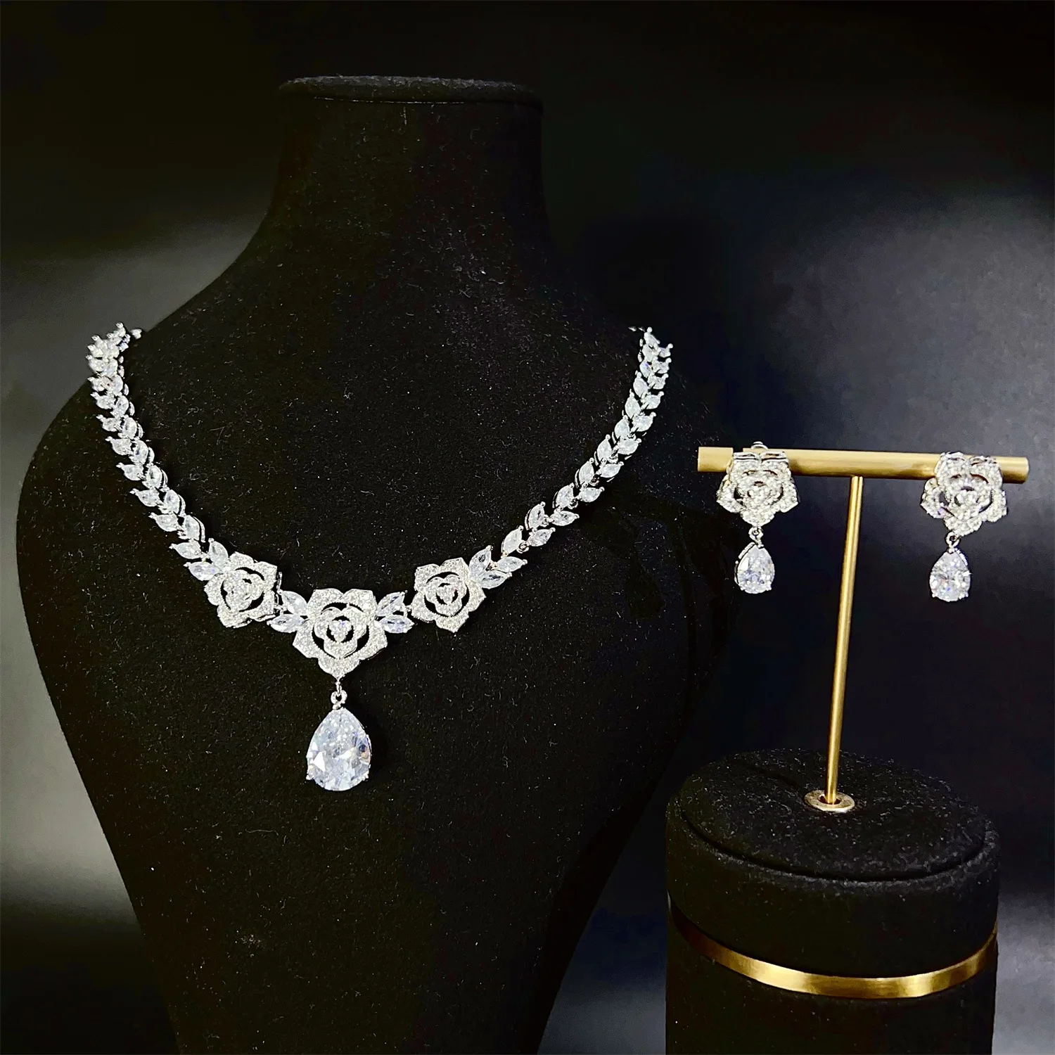 HIBRIDE Pretty Women Flower Necklace Earrings Jewelry Dress Accessories Stunning Women Party Banquet Wedding Holiday Gift S-508
HIBRIDE Pretty Women Flower Necklace Earrings Jewelry Dress Accessories Stunning Women Party Banquet Wedding Holiday Gift S-508