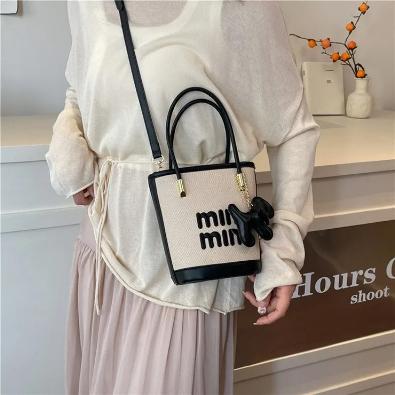 Simple Trendy Design Women Handbag Classic Paris Leather High End Elegant Casual Vintage Messenger Bag
Simple Trendy Design Women Handbag Classic Paris Leather High End Elegant Casual Vintage Messenger Bag