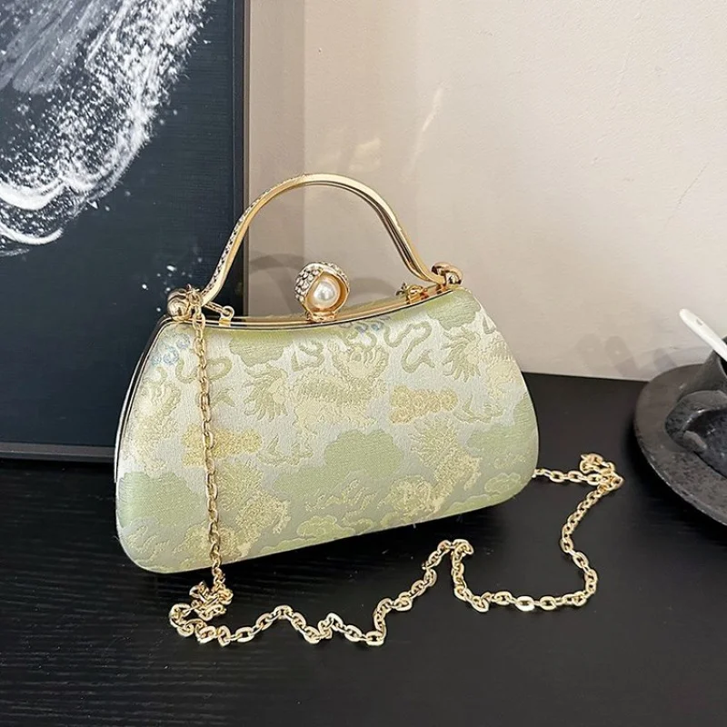 High-End Women's Hand Bags Made Of Fine Leather Boasting Famous Designer Inspired And Trendy Commuter Style
High-End Women's Hand Bags Made Of Fine Leather Boasting Famous Designer Inspired And Trendy Commuter Style