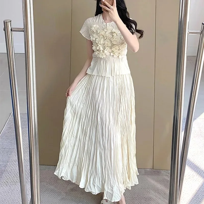 2026 Miyake Embroidered Pleated Short-sleeved Blouse Set Women's Summer New Slim Thin T-shirt Swing Half Skirt Elegant Vacation
2026 Miyake Embroidered Pleated Short-sleeved Blouse Set Women's Summer New Slim Thin T-shirt Swing Half Skirt Elegant Vacation