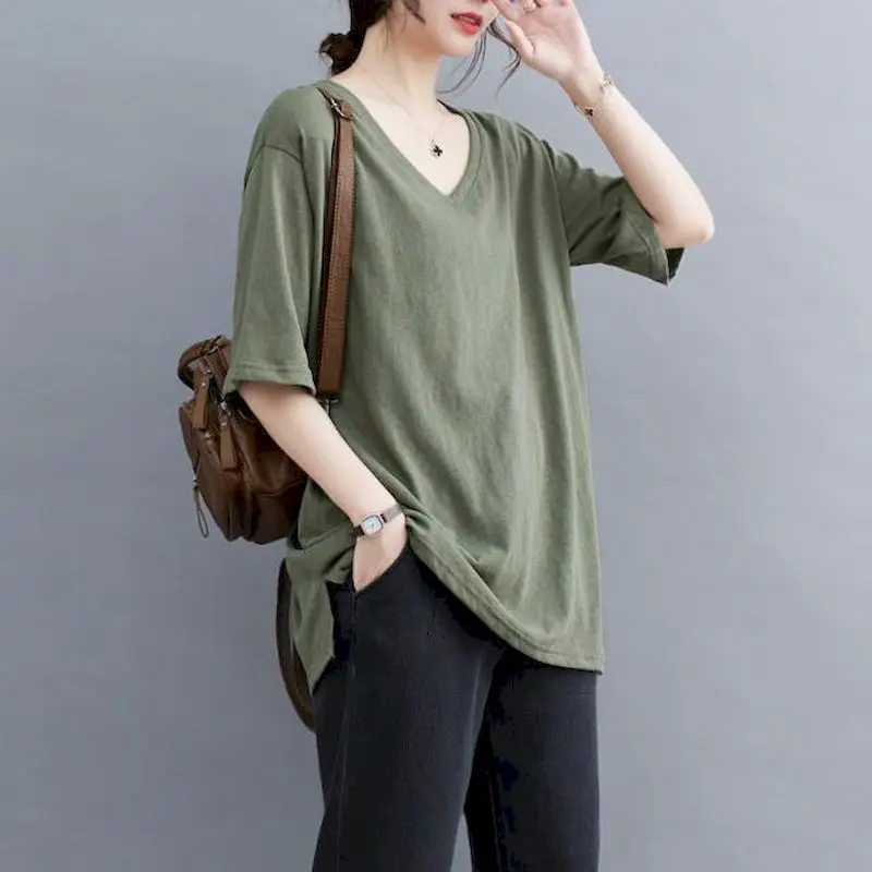 Cotton T-shirts For Women Summer Trend Thin V-neck Short Sleeved T Shirt Fashion Design Solid Color Loose Tees Korean Simple Top
Cotton T-shirts For Women Summer Trend Thin V-neck Short Sleeved T Shirt Fashion Design Solid Color Loose Tees Korean Simple Top