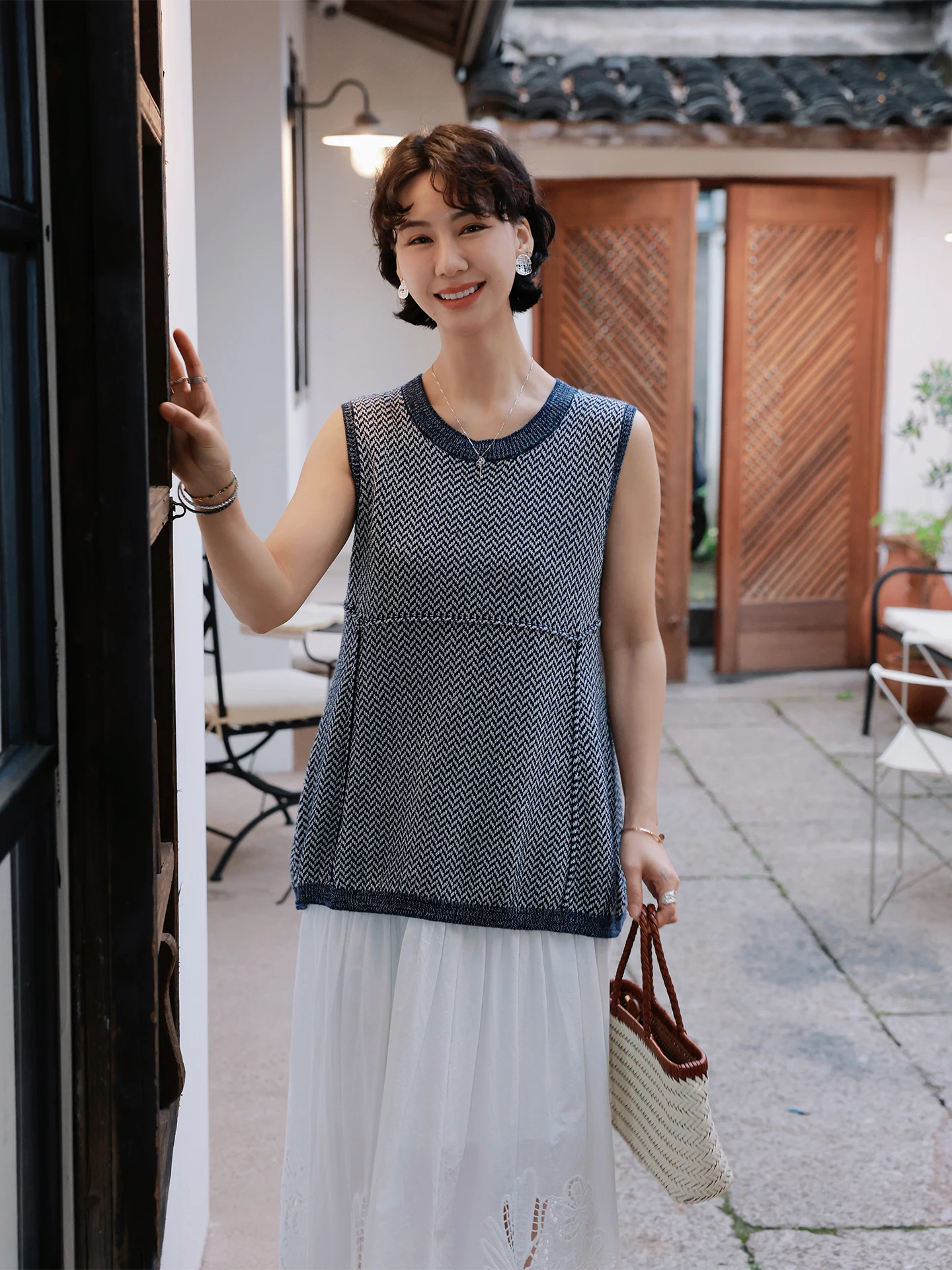 TT Star View Weave 3D Knitted Texture Sleeveless Vest Knitwear Casual Loose Fit Cotton Linen Blend round Neck Top
TT Star View Weave 3D Knitted Texture Sleeveless Vest Knitwear Casual Loose Fit Cotton Linen Blend round Neck Top