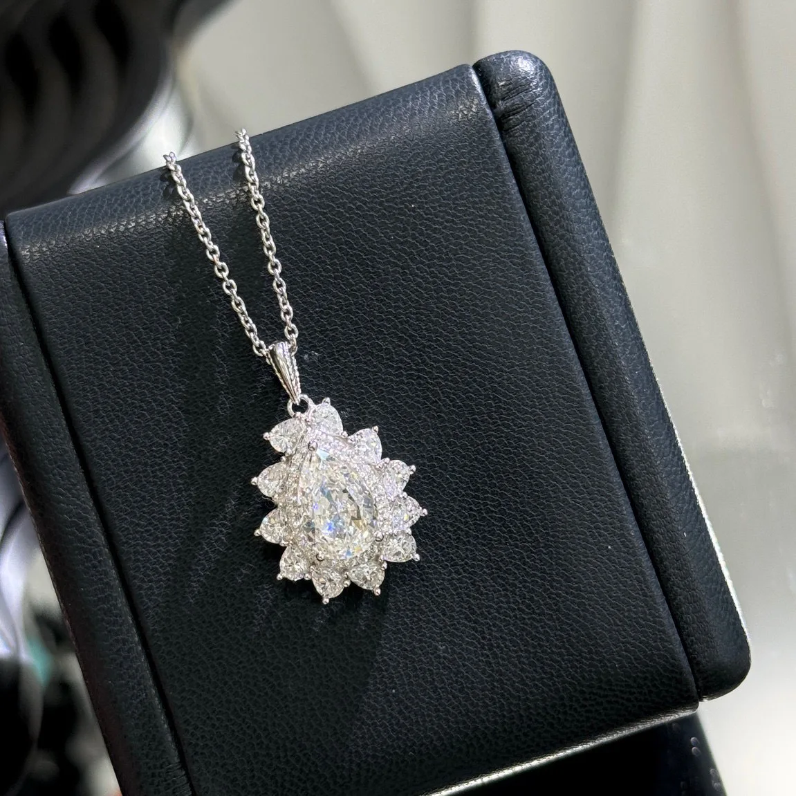 100% стерлингового серебра 925 пробы, цирконий AAA, капля воды, подвеска в виде подсолнуха, ожерелья для женщин, ювелирные изделия
100% стерлингового серебра 925 пробы, цирконий AAA, капля воды, подвеска в виде подсолнуха, ожерелья для женщин, ювелирные изделия