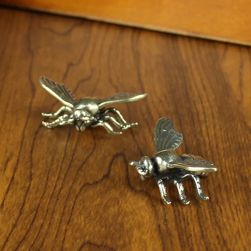 Brass Little Bee Creative Desktop Ornament Copperware Pure Copper Bee Small Decoration TikTok Hot Sale Wholesale Meeting Gift
Brass Little Bee Creative Desktop Ornament Copperware Pure Copper Bee Small Decoration TikTok Hot Sale Wholesale Meeting Gift