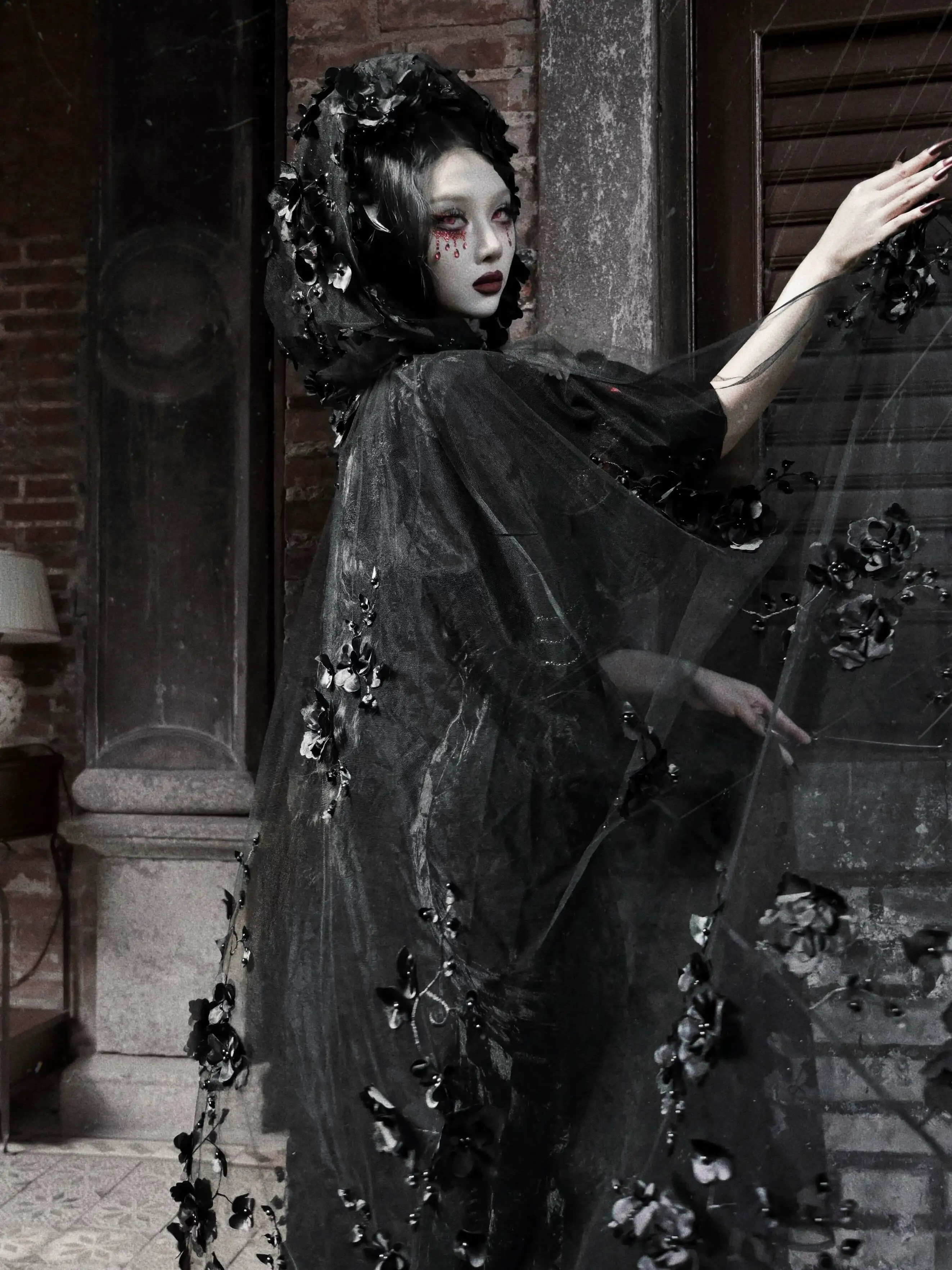 New Chinese Gothic Improved Cheongsam Dress Halter Neck Lace High Slit Qipao Cosplay Costume for Halloween Party
New Chinese Gothic Improved Cheongsam Dress Halter Neck Lace High Slit Qipao Cosplay Costume for Halloween Party
