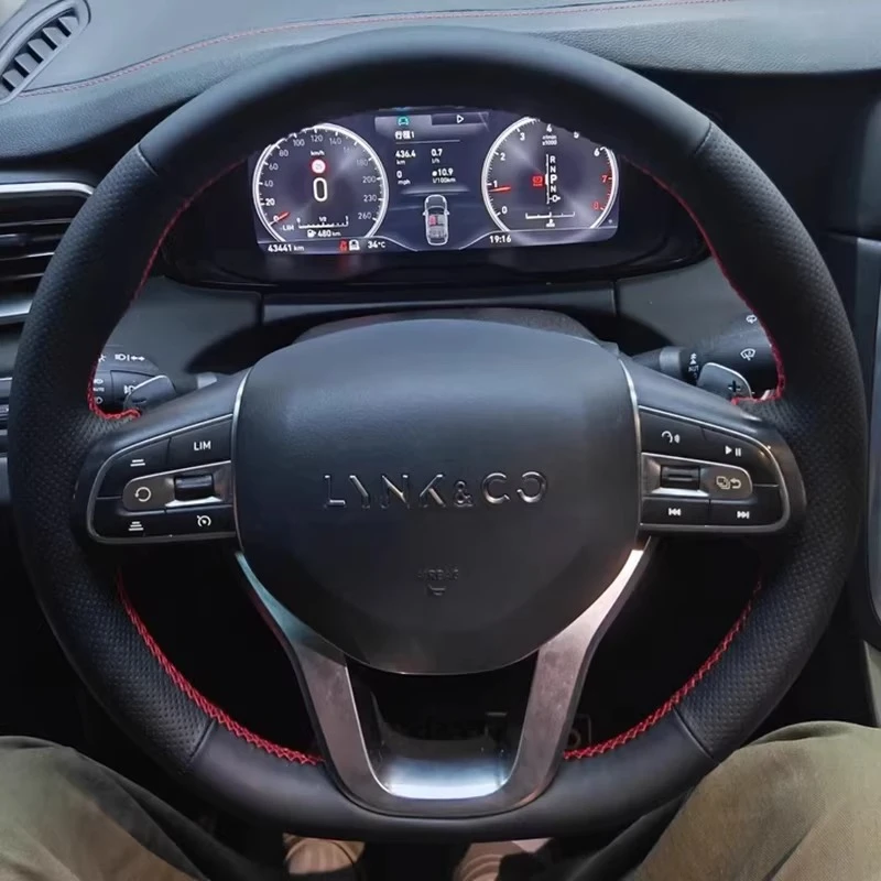 Чехол на руль для Lynk & Co 03 01 05 02 09 06, ручной работы, из замши с противоскользящим покрытием и карбоновым волокном.
Чехол на руль для Lynk & Co 03 01 05 02 09 06, ручной работы, из замши с противоскользящим покрытием и карбоновым волокном.