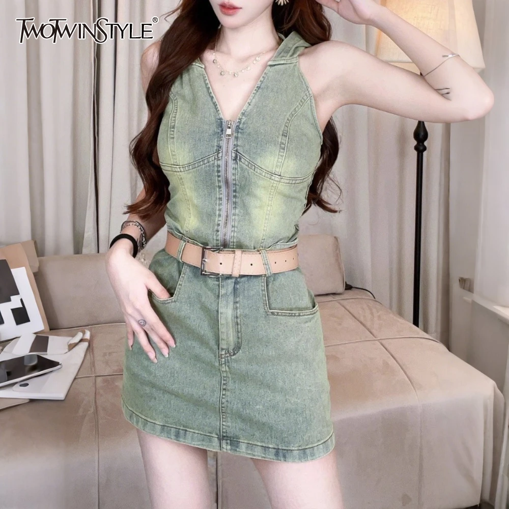TWOTWINSTYLE Blue Spliced Sashes Sexy Dress Female V Neck Sleeveless Hot Girl Slimming Women's Dresses Summer Style New Fashion
TWOTWINSTYLE Blue Spliced Sashes Sexy Dress Female V Neck Sleeveless Hot Girl Slimming Women's Dresses Summer Style New Fashion