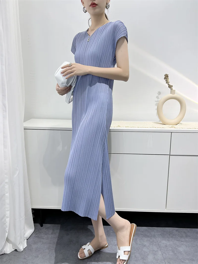 Women Dresses Miyake Pleated Fashion High Street V-Neck Summer Solid Short Sleeve Split Straight Mid-Calf Dress Tide
Women Dresses Miyake Pleated Fashion High Street V-Neck Summer Solid Short Sleeve Split Straight Mid-Calf Dress Tide