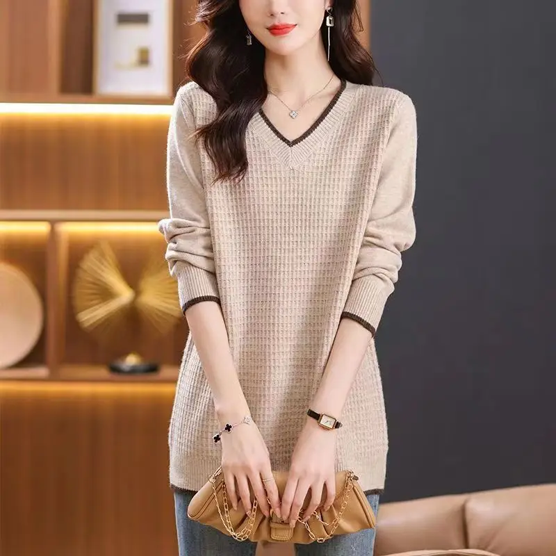 Korean Sweater Women's 2024 Autumn Winter New Splicing Pullovers V-neck Fashion Solid Loose Versatile Long Sleeved Knitted Top
Korean Sweater Women's 2024 Autumn Winter New Splicing Pullovers V-neck Fashion Solid Loose Versatile Long Sleeved Knitted Top