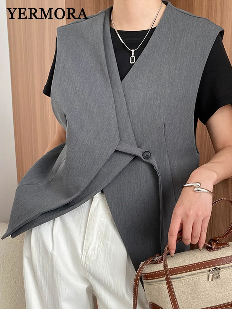 YERMORA Women Gray Fake Tow Pieces Buckle Casual Vest Coat V-neck Sleeveless Loose Fahsion Tide Spring Summer 2025 A736
YERMORA Women Gray Fake Tow Pieces Buckle Casual Vest Coat V-neck Sleeveless Loose Fahsion Tide Spring Summer 2025 A736