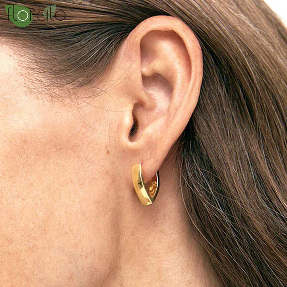 925 Sterling Silver Needle Fashion Gold Color V Hoop Earrings for Women Simple Huggies Ear Rings Accessories Daily Jewelry Gift
925 Sterling Silver Needle Fashion Gold Color V Hoop Earrings for Women Simple Huggies Ear Rings Accessories Daily Jewelry Gift