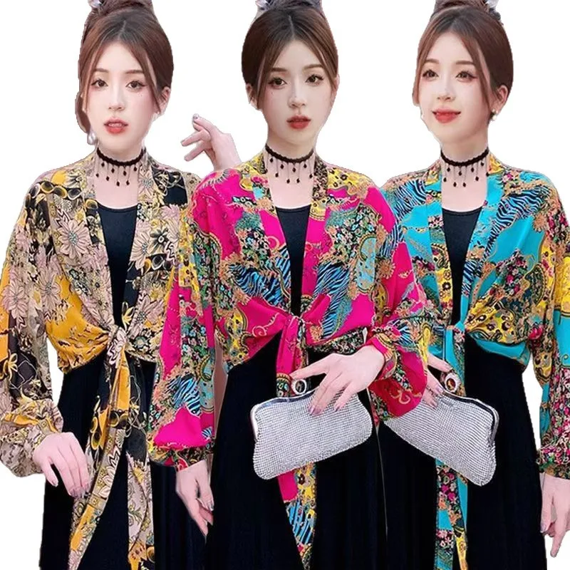 Summer women Poncho New Fengwei Sunscreen Cloak Ice Silk Chiffon Thin Loose Fashion Cape Floral Top
Summer women Poncho New Fengwei Sunscreen Cloak Ice Silk Chiffon Thin Loose Fashion Cape Floral Top
