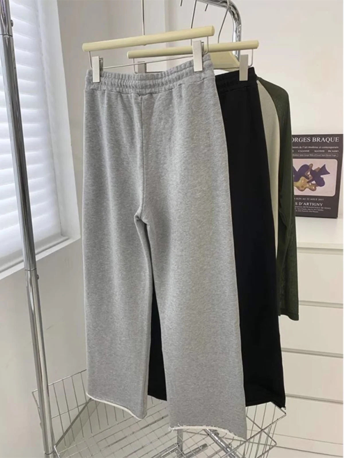 plus Size Women's Elastic Waist Wide Leg Sweatpants Loose Fit Drawstring Drapey Straight Leg Pants Autumn Winter Casual Wear
plus Size Women's Elastic Waist Wide Leg Sweatpants Loose Fit Drawstring Drapey Straight Leg Pants Autumn Winter Casual Wear