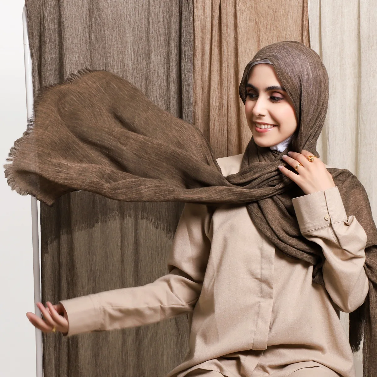 Рамадан Омбре, окрашенная в галстук, плиссированная бахрома, хлопок, вискоза, хиджаб, шали, однотонная повязка на голову, тюрбан из пашмины, мусульманский Sjaal 180*70 см
Рамадан Омбре, окрашенная в галстук, плиссированная бахрома, хлопок, вискоза, хиджаб, шали, однотонная повязка на голову, тюрбан из пашмины, мусульманский Sjaal 180*70 см