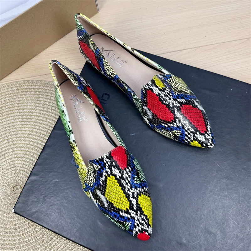 2026, новые модные туфли на плоской подошве с острым носком и цветными блоками, удобная повседневная женская обувь на четыре сезона
2026, новые модные туфли на плоской подошве с острым носком и цветными блоками, удобная повседневная женская обувь на четыре сезона