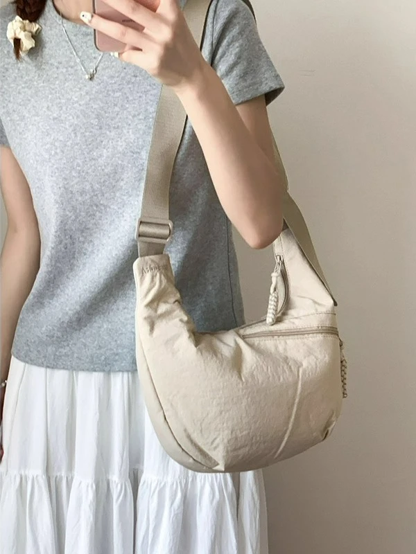 Casual Nylon Canvas Bag for Women 2025 New Style Single Shoulder Large Capacity Crossbody Tote Hobos Bags
Casual Nylon Canvas Bag for Women 2025 New Style Single Shoulder Large Capacity Crossbody Tote Hobos Bags