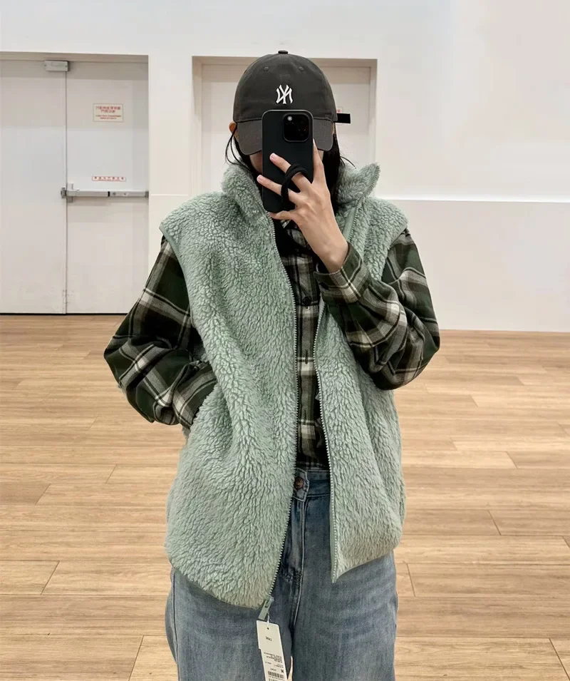 2025 Autumn Winter Plush Vest Coats for Women Fashion Sleeveless Warm Lapel Vest Cardigan Outwear Teddy Loose Jacket Chaquetas
2025 Autumn Winter Plush Vest Coats for Women Fashion Sleeveless Warm Lapel Vest Cardigan Outwear Teddy Loose Jacket Chaquetas