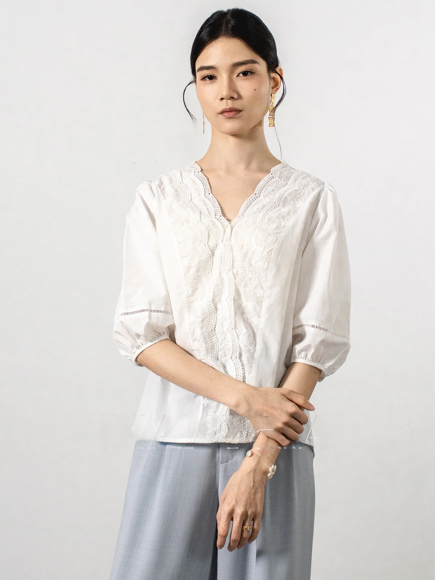DianThia Lace Trim V-neck Short Sleeve Women's Shirt 2026 New Summer Bubble Sleeve White Elegant Blouse Loose Fit Polyester C...
DianThia Lace Trim V-neck Short Sleeve Women's Shirt 2026 New Summer Bubble Sleeve White Elegant Blouse Loose Fit Polyester C...