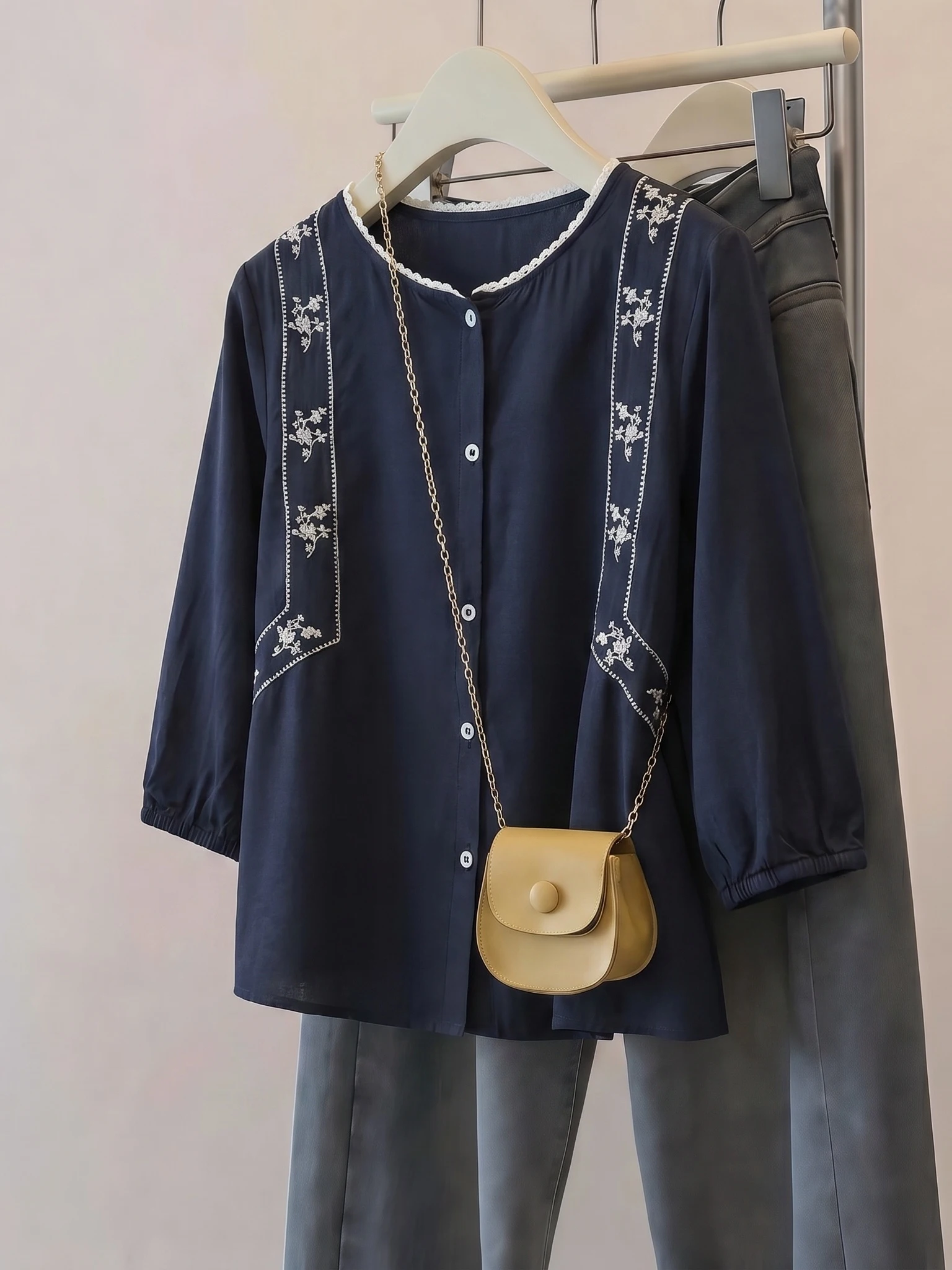Elegant Embroidered Short Sleeve Shirt Women's plus Size Slimming Belly Covering Top Korean Style Commute Fashion Summer New ...
Elegant Embroidered Short Sleeve Shirt Women's plus Size Slimming Belly Covering Top Korean Style Commute Fashion Summer New ...