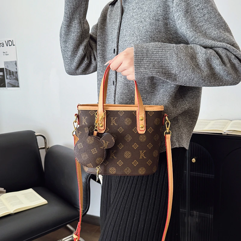 Elegant Leather Classic Designer Paris Fashion Large Capacity Handbag For Women Messenger Crossbody Bag Trendy
Elegant Leather Classic Designer Paris Fashion Large Capacity Handbag For Women Messenger Crossbody Bag Trendy
