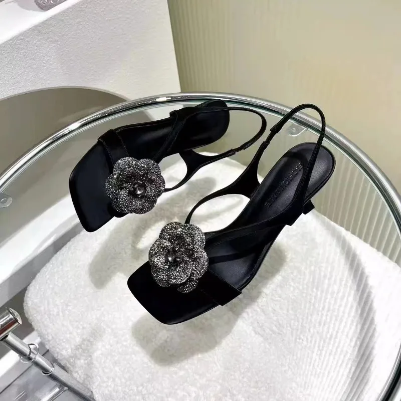 Elegant Simple Women Shoes 2025 Summer New Women High Heels Anti-slip Versatile Women Sandals Retro Temperament Women's Slippers
Elegant Simple Women Shoes 2025 Summer New Women High Heels Anti-slip Versatile Women Sandals Retro Temperament Women's Slippers