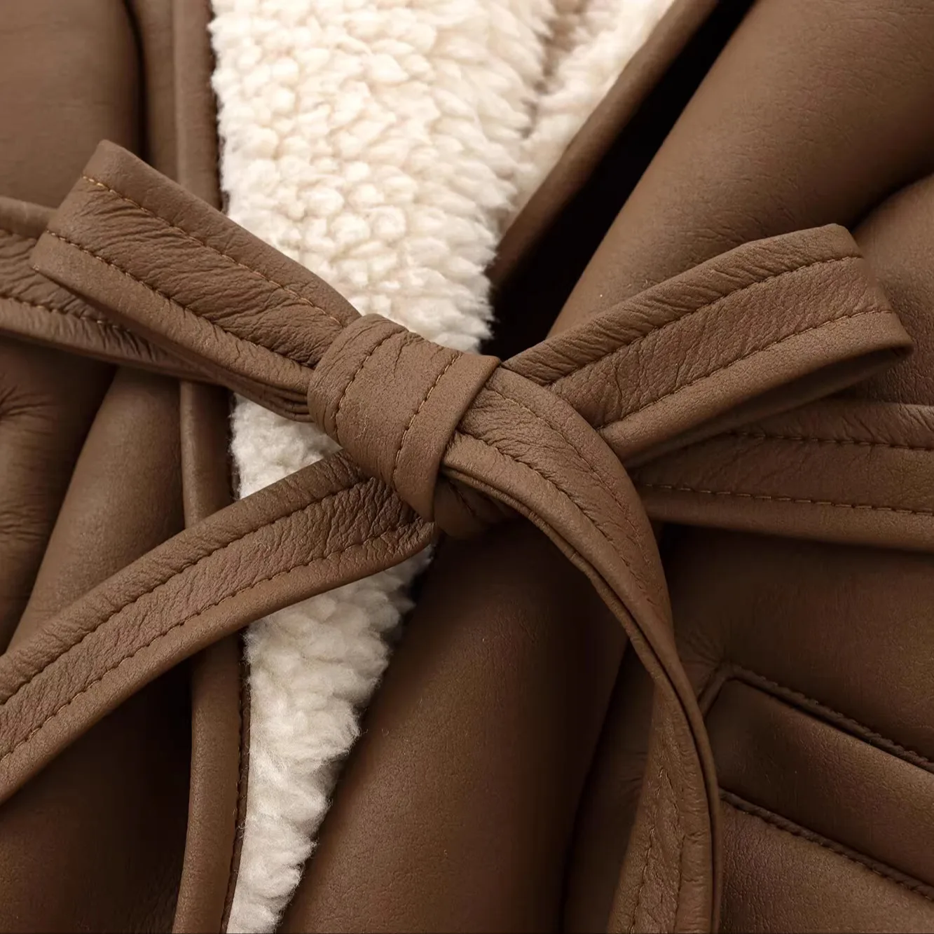 Новые зимние женские блогеры в стиле ретро INS Sle Suede Lamb Fur Jaet с поясом, пальто из полиэфирного волокна Long Sve Regular Sve
Новые зимние женские блогеры в стиле ретро INS Sle Suede Lamb Fur Jaet с поясом, пальто из полиэфирного волокна Long Sve Regular Sve