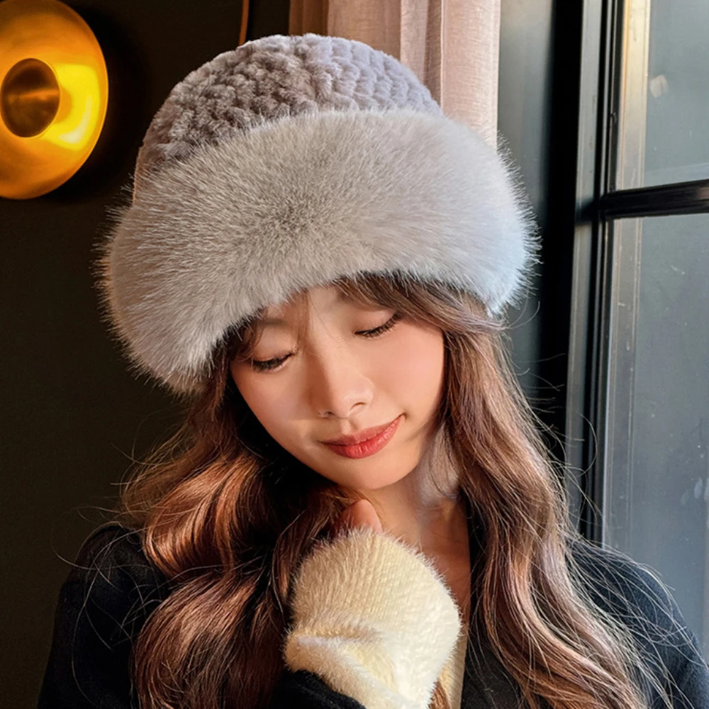 HT4524 Round Top Bomber Hat Women Faux Fox Fur Hat Cute Thick Warm Winter Hat for Women Lady Soft Russian Hat Female Russian Cap
HT4524 Round Top Bomber Hat Women Faux Fox Fur Hat Cute Thick Warm Winter Hat for Women Lady Soft Russian Hat Female Russian Cap
