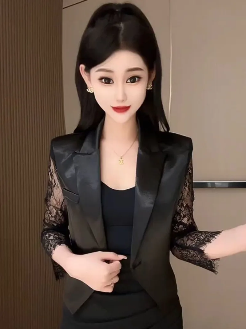 2026 Summer New Satin Patchwork Lace Waist Slimming Suit Collar with Seven Quarter Sleeves and Sun Protection Short Jacket Women
2026 Summer New Satin Patchwork Lace Waist Slimming Suit Collar with Seven Quarter Sleeves and Sun Protection Short Jacket Women