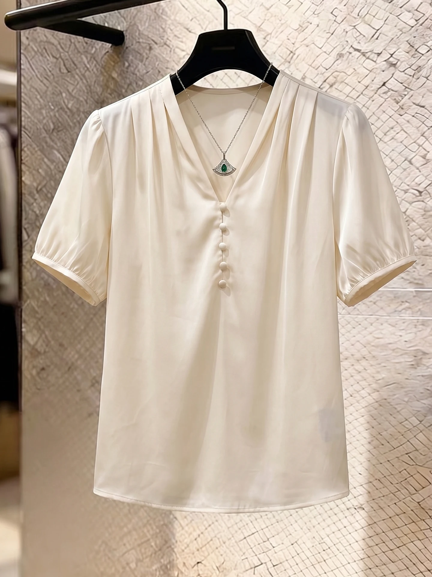 Elegant V-Neck Short Sleeve Pullover Women's Shirt Chic Color Summer Fashionable Top Korean Style Casual Business Wear
Elegant V-Neck Short Sleeve Pullover Women's Shirt Chic Color Summer Fashionable Top Korean Style Casual Business Wear