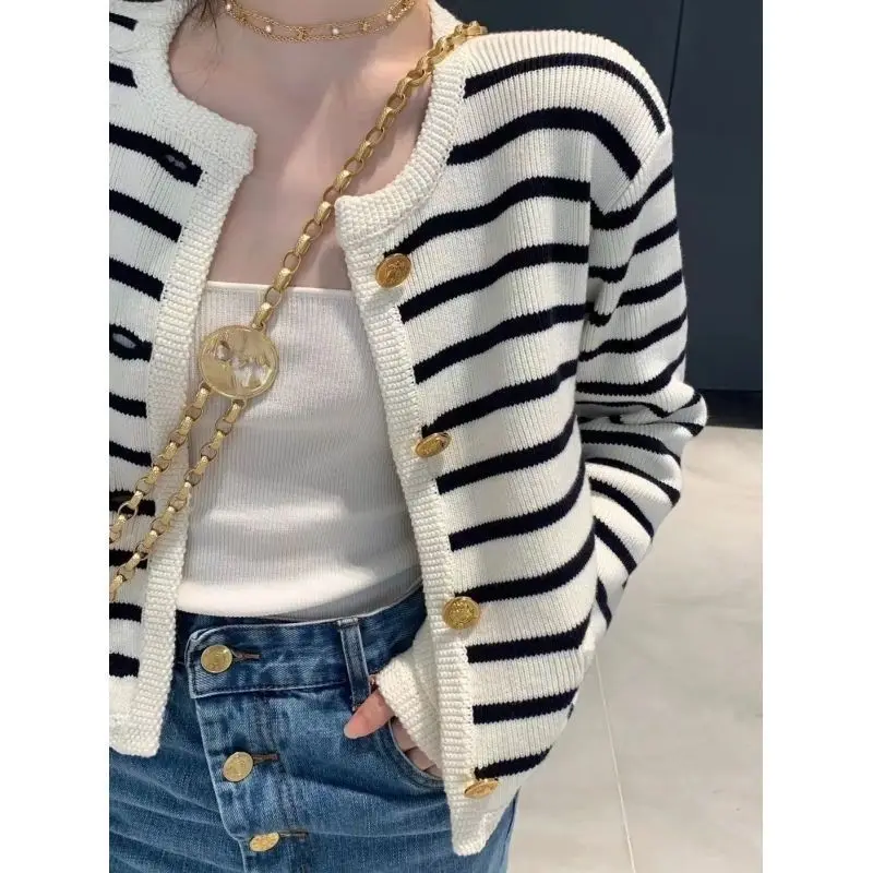Women's Cardigan Sweater Gold Button Striped Round Neckline French Style Chic Knitted Korean Fashion Sweaters for Women
Women's Cardigan Sweater Gold Button Striped Round Neckline French Style Chic Knitted Korean Fashion Sweaters for Women
