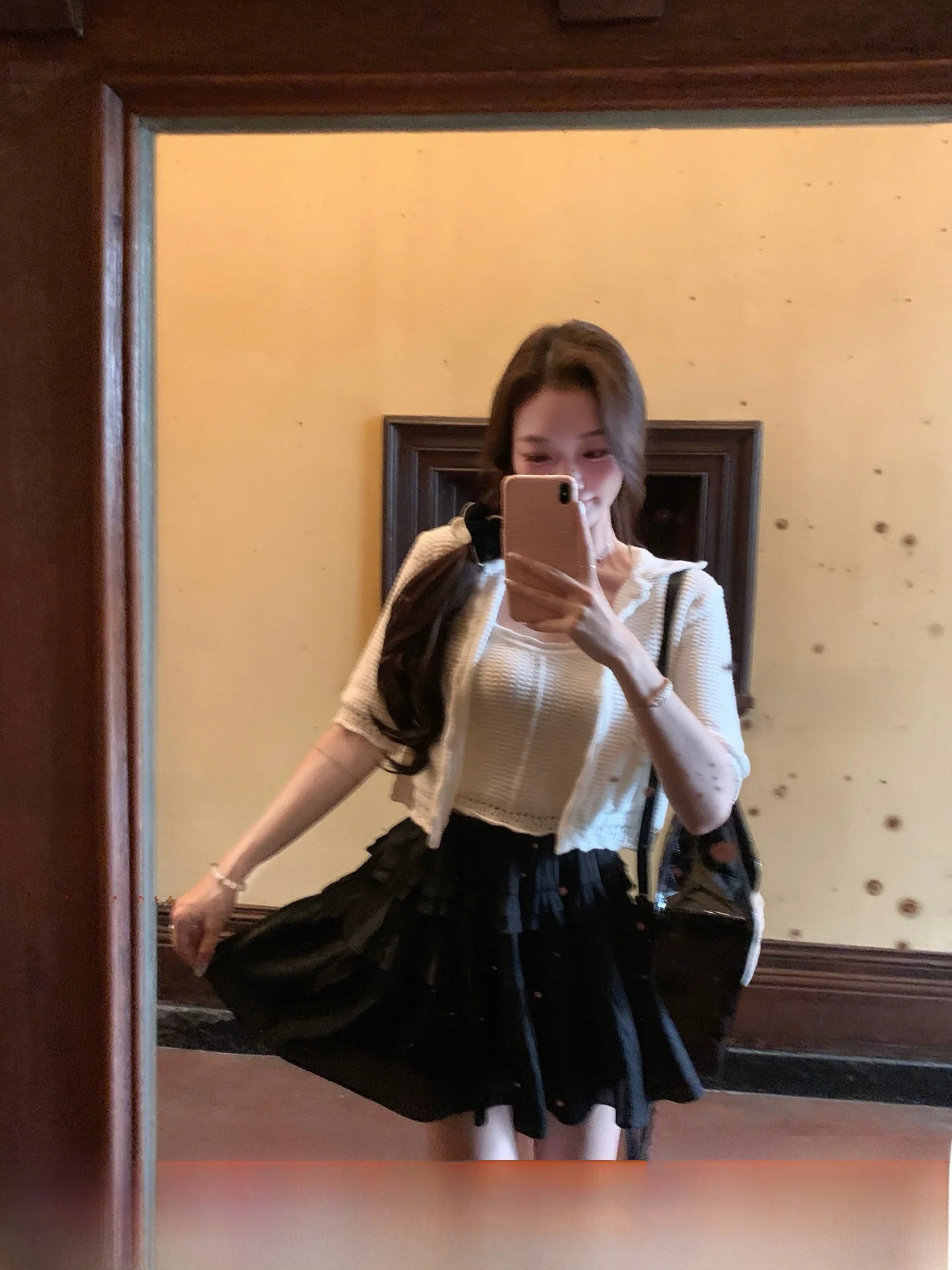 Комплект ThePeachOfficial: вязаный свитер в стиле Soft Girl, юбка-кейк на бретельках, французский приталенный хлопковый кардиган, однотонный
Комплект ThePeachOfficial: вязаный свитер в стиле Soft Girl, юбка-кейк на бретельках, французский приталенный хлопковый кардиган, однотонный