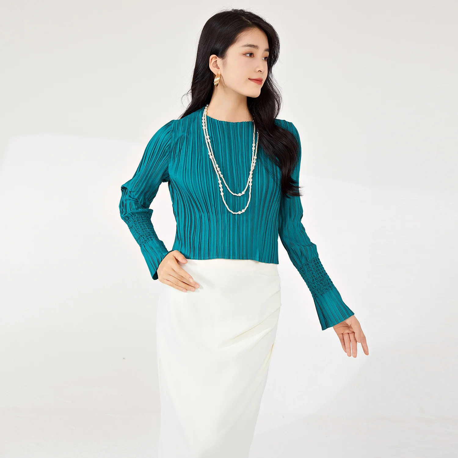 Miyake Women's Long-Sleeved T-Shirt Vintage Pleated Design Stretch Woven Fabric for Spring Summer Fashionable Tops
Miyake Women's Long-Sleeved T-Shirt Vintage Pleated Design Stretch Woven Fabric for Spring Summer Fashionable Tops