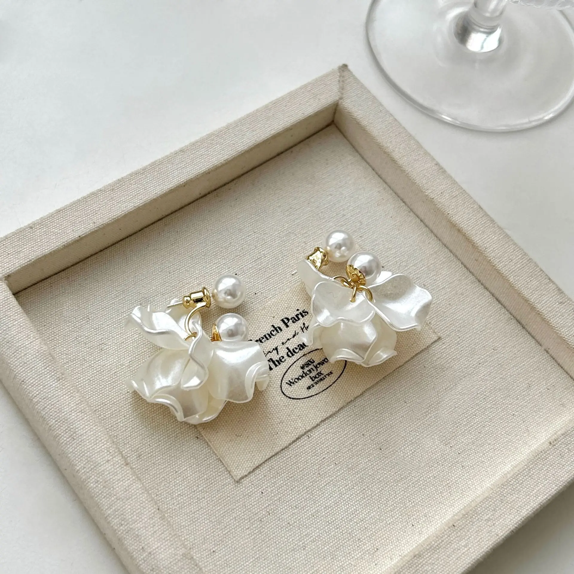 Pearl Flower Stud Earrings for Women Reversible Ethereal Fairy Style Light Luxury Premium Hypoallergenic Daily
Pearl Flower Stud Earrings for Women Reversible Ethereal Fairy Style Light Luxury Premium Hypoallergenic Daily