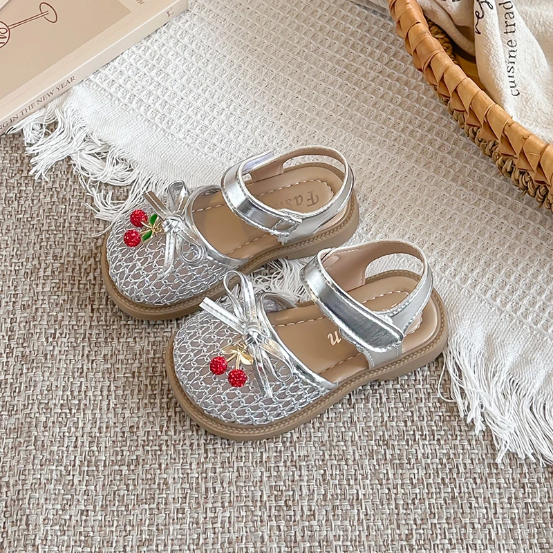 Girls Princess Shoes Sweet Cherry Breathable Kids Casual Shoes Soft Bottom Cute Mesh 2026 Summer New Children Sandals Anti-slip
Girls Princess Shoes Sweet Cherry Breathable Kids Casual Shoes Soft Bottom Cute Mesh 2026 Summer New Children Sandals Anti-slip