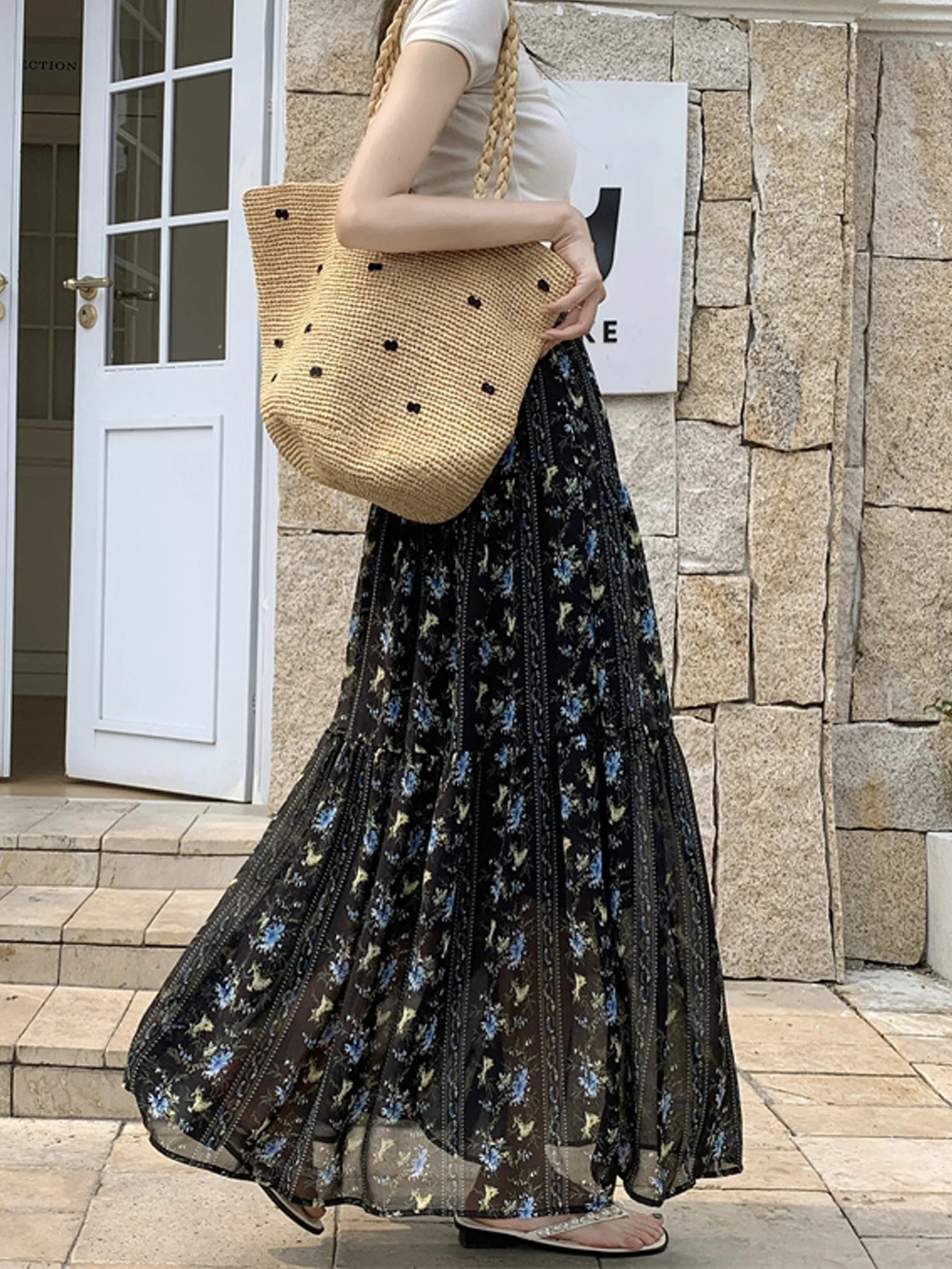 Retro Floral Chiffon Pleated Skirt High Waist Slimming Drapey A-Line Umbrella Long Skirt Women's Summer Half-length Skirt
Retro Floral Chiffon Pleated Skirt High Waist Slimming Drapey A-Line Umbrella Long Skirt Women's Summer Half-length Skirt