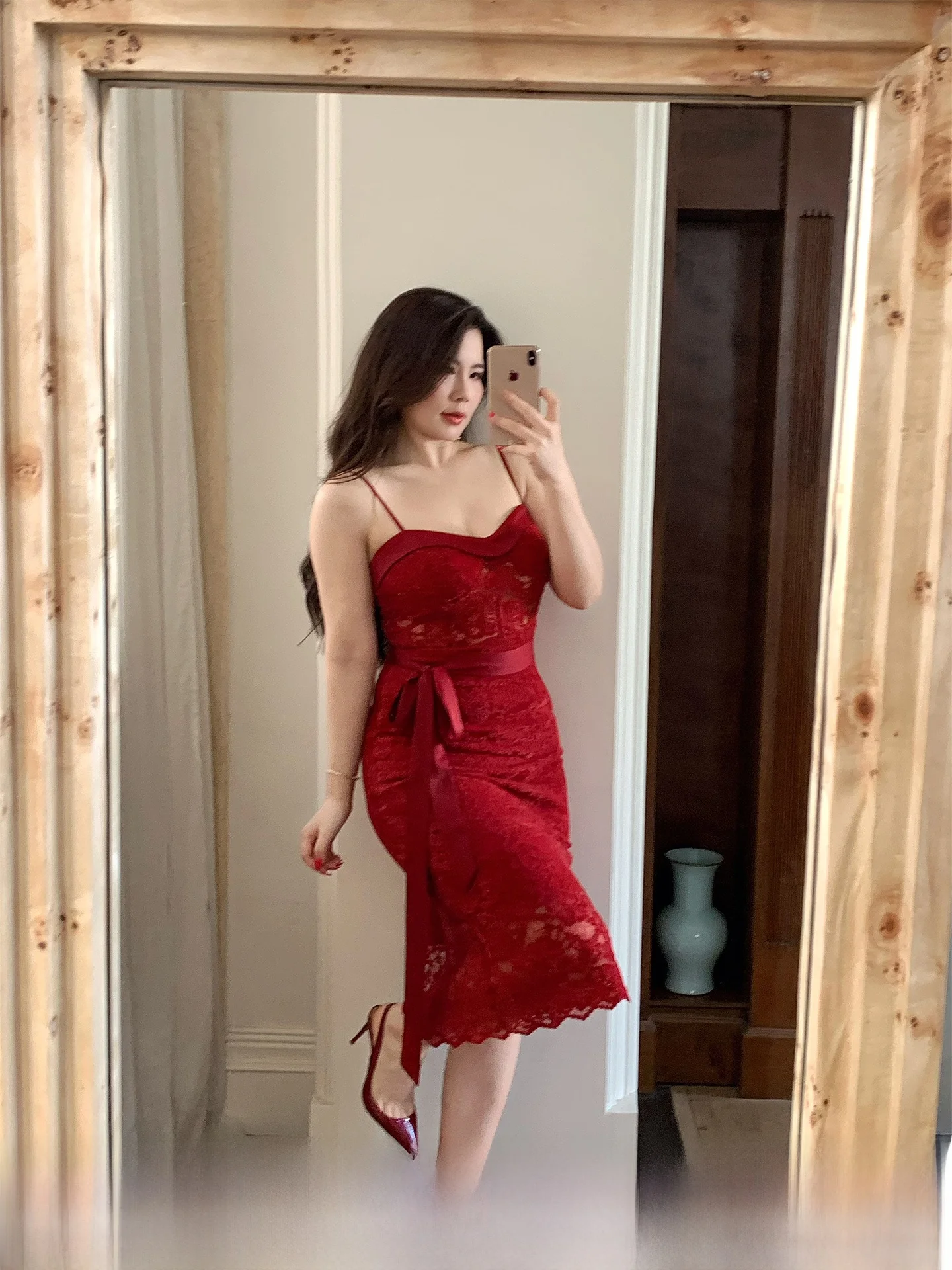 Красное кружевное платье-миди с вырезами для подружек невесты, сексуальное, с ажурным дизайном, для летнего, весеннего и осеннего сезонов, женское
Красное кружевное платье-миди с вырезами для подружек невесты, сексуальное, с ажурным дизайном, для летнего, весеннего и осеннего сезонов, женское