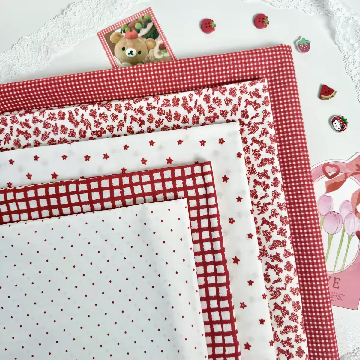 145x50cm 40s Soft Cotton Fabric Red Floral Check Dots Stars for DIY Kids Clothes Bags Doll Dresses Sewing Cloth
145x50cm 40s Soft Cotton Fabric Red Floral Check Dots Stars for DIY Kids Clothes Bags Doll Dresses Sewing Cloth