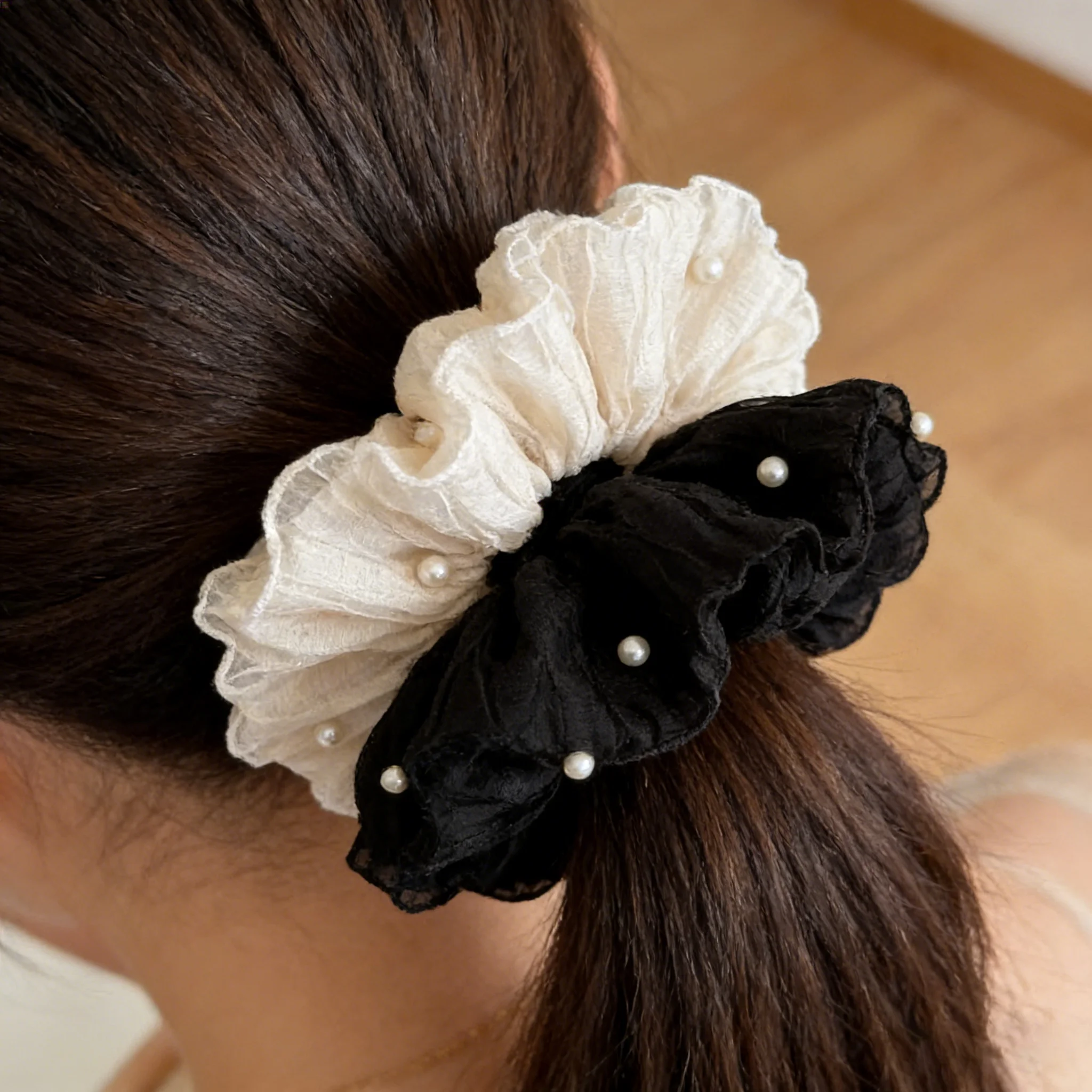 New INS Style Super Fairy Gauze Pleated Elastic Hair Cord, Vintage and Fashionable Pearl Fabric Oversized Lace Headpiece
New INS Style Super Fairy Gauze Pleated Elastic Hair Cord, Vintage and Fashionable Pearl Fabric Oversized Lace Headpiece