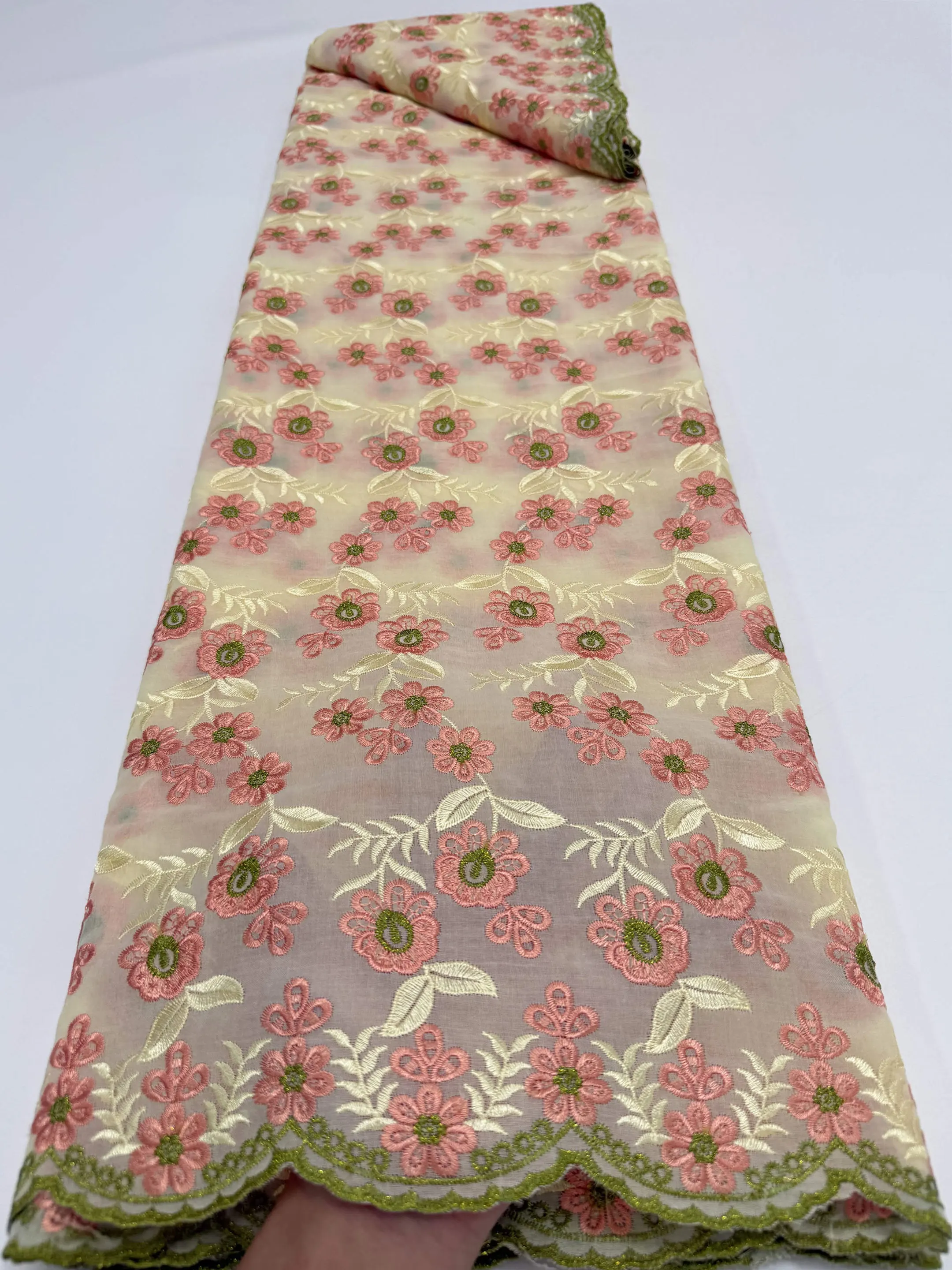 Swiss Voile Lace 2026 High-Quality African Embroidered 100% Cotton Fabric for Nigerian Wedding And Celebration Clothing Sewing
Swiss Voile Lace 2026 High-Quality African Embroidered 100% Cotton Fabric for Nigerian Wedding And Celebration Clothing Sewing