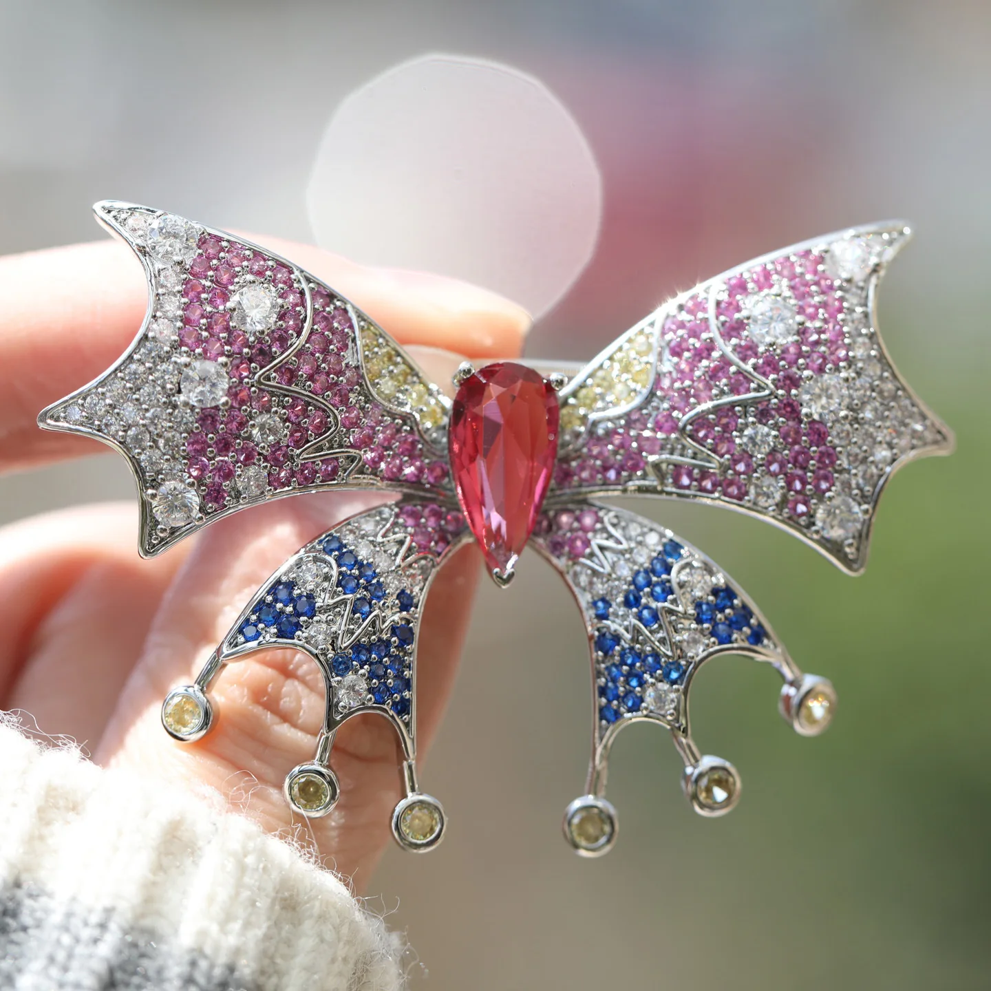 Luxury Colorful Zircon Butterfly Brooch Sparkling Elegant Suit Pin for Women
Luxury Colorful Zircon Butterfly Brooch Sparkling Elegant Suit Pin for Women