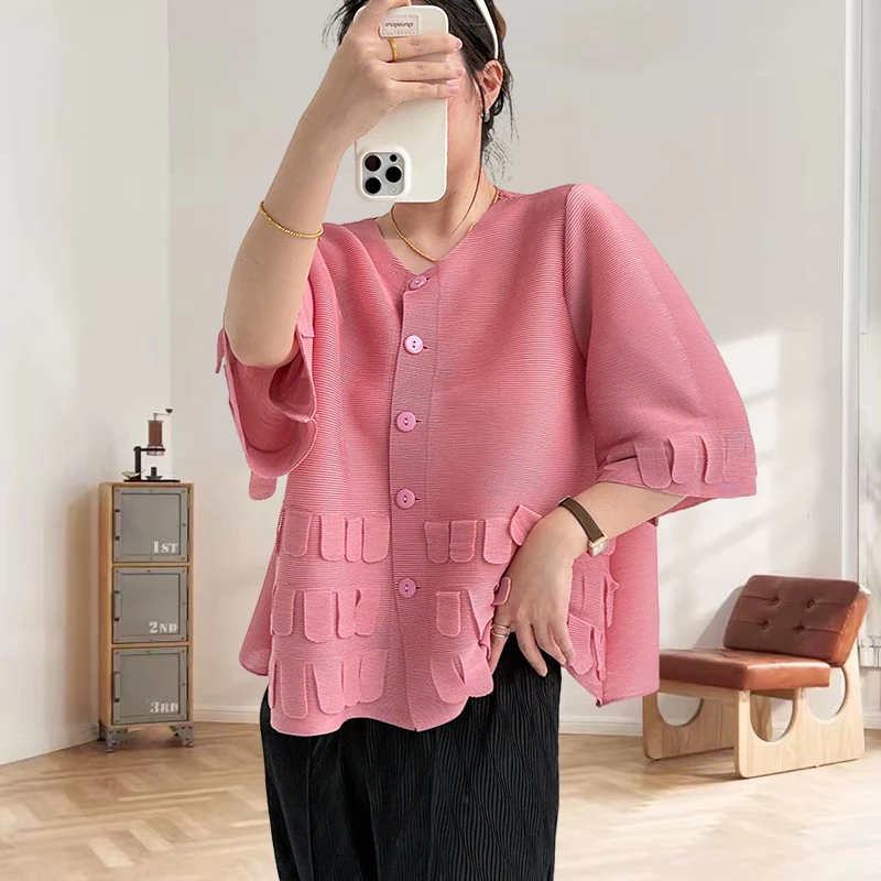 Miyake Pleated Shirt 2025 Plisse Summer Blouse New Fold Design Cardigan Pleat Top Female Temperament Loose Thin Pleats Jacket
Miyake Pleated Shirt 2025 Plisse Summer Blouse New Fold Design Cardigan Pleat Top Female Temperament Loose Thin Pleats Jacket