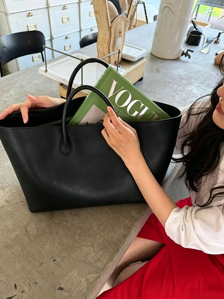 Black Large Capacity Tote Bag Women's Underarm Handbag Luxury Minimalist High-End Sensation Vegetable Basket Bag 2026 New Style
Black Large Capacity Tote Bag Women's Underarm Handbag Luxury Minimalist High-End Sensation Vegetable Basket Bag 2026 New Style