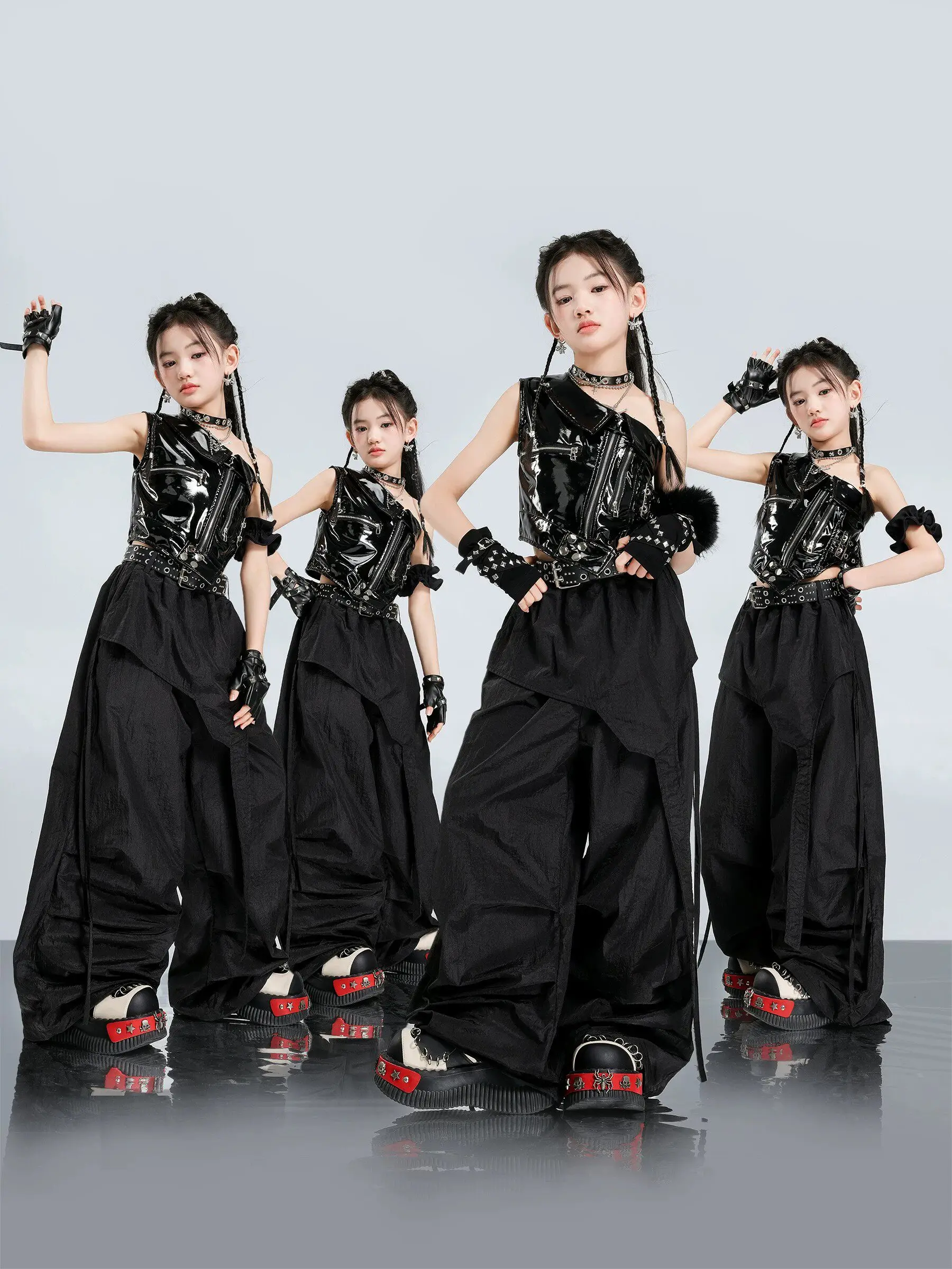 2026 Children'S Day Hip Hop Dance Costumes For Girls Group Vest Loose Pants Kpop Outfits New Jazz Dance Stage Clothes DQS22599
2026 Children'S Day Hip Hop Dance Costumes For Girls Group Vest Loose Pants Kpop Outfits New Jazz Dance Stage Clothes DQS22599
